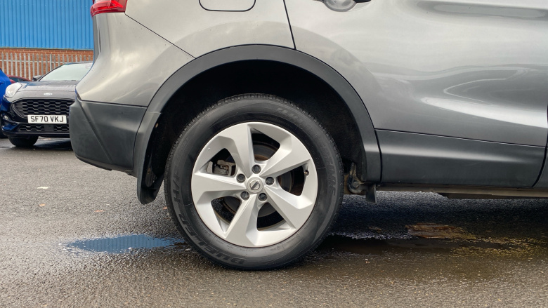 Nissan Qashqai 1.3 DiG-T Acenta Premium 5dr Petrol Hatchback